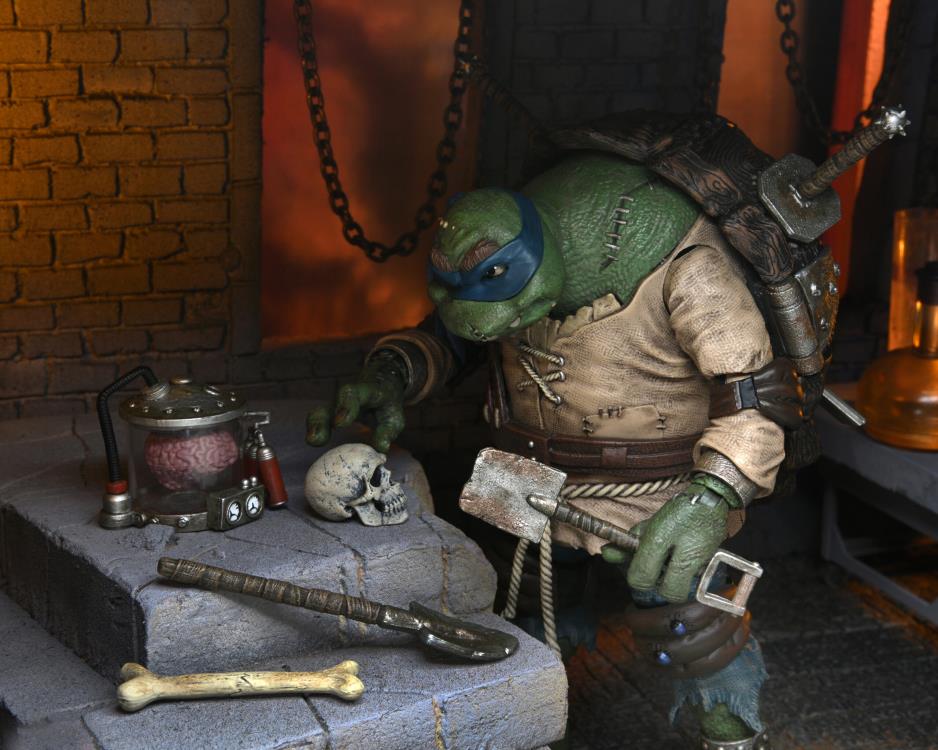 Teenage Mutant Ninja Turtles x Universal Monsters- Ultimate Leonardo as The Hunchback (NECA)