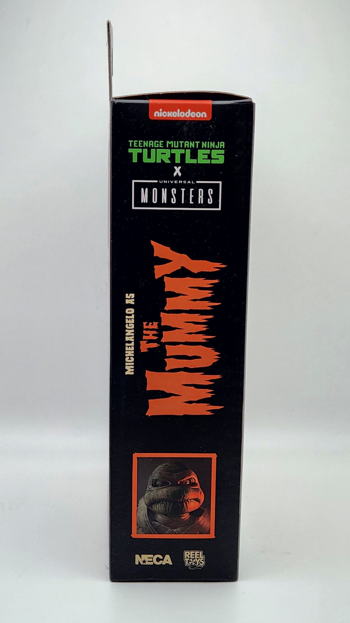 Teenage Mutant Ninja Turtles x Universal Monsters- Ultimate Michelangelo as the Mummy (NECA)